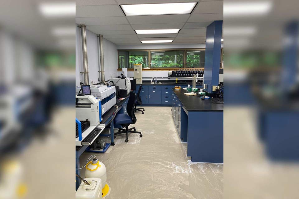 custom laboratory design